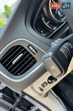 Хэтчбек Volvo V40 2013 в 
