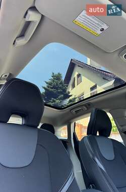 Хэтчбек Volvo V40 2013 в 