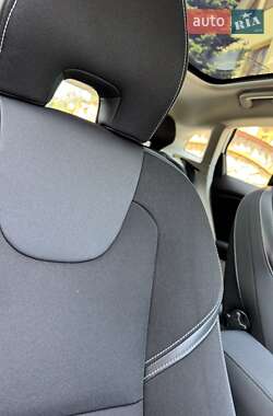 Хэтчбек Volvo V40 2013 в 