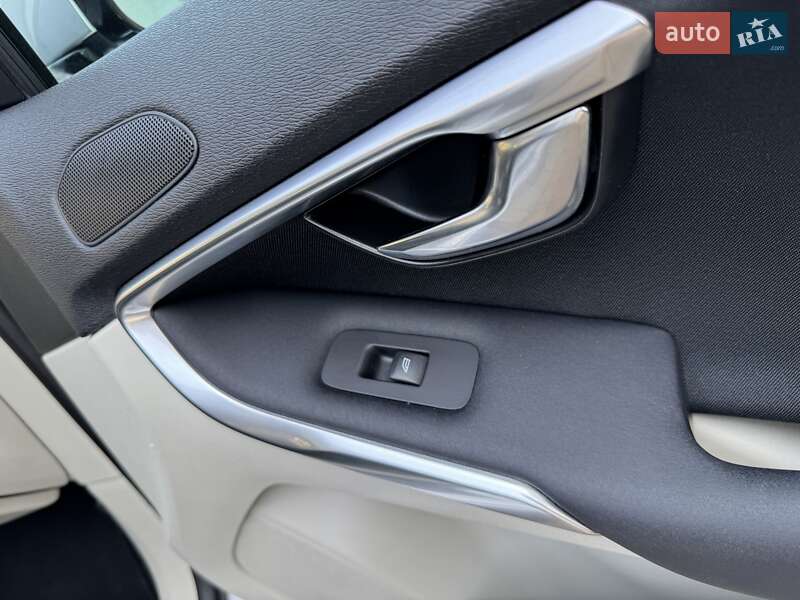 Хэтчбек Volvo V40 2013 в Стрые