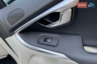 Хэтчбек Volvo V40 2013 в 