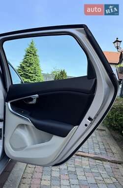 Хэтчбек Volvo V40 2013 в 