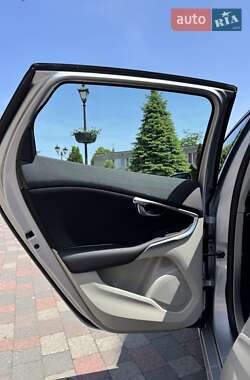 Хэтчбек Volvo V40 2013 в 