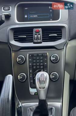 Хэтчбек Volvo V40 2013 в 