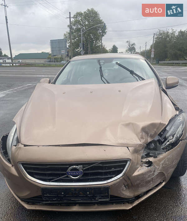 Хэтчбек Volvo V40 2015 в Бродах