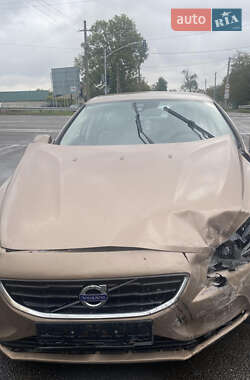Хэтчбек Volvo V40 2015 в 