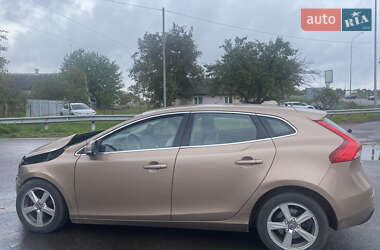 Хэтчбек Volvo V40 2015 в 