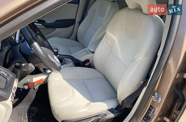 Хэтчбек Volvo V40 2015 в 