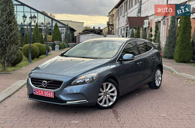 Хэтчбек Volvo V40 2013 в 