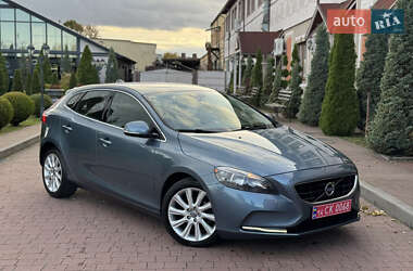Хэтчбек Volvo V40 2013 в 
