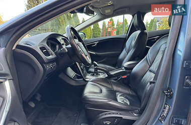 Хэтчбек Volvo V40 2013 в 