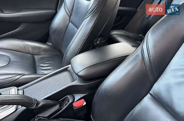 Хэтчбек Volvo V40 2013 в 