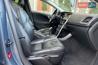 Хэтчбек Volvo V40 2013 в 