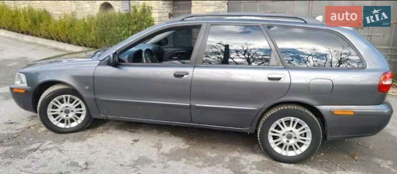 Volvo V40 2003