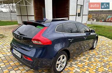 Хетчбек Volvo V40 2013 в 