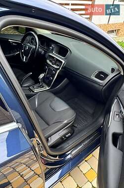 Хетчбек Volvo V40 2013 в 