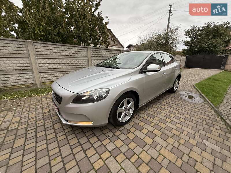 Хэтчбек Volvo V40 2014 в Луцке