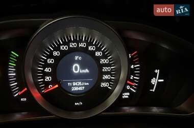 Хэтчбек Volvo V40 2014 в 