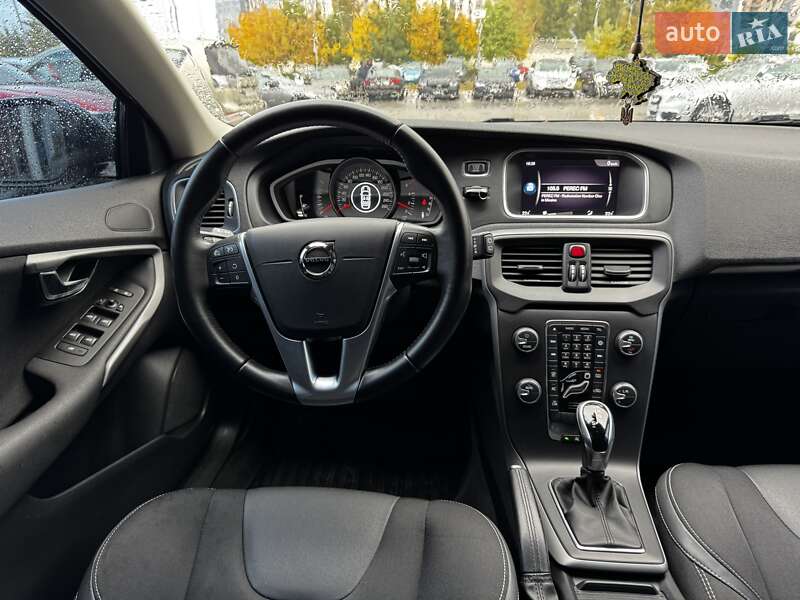 Хетчбек Volvo V40 2019 в Києві фото 16 Хетчбек Volvo V40 2019 в Києві