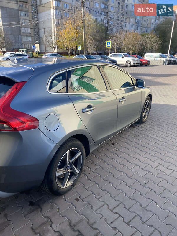 Хэтчбек Volvo V40 2015 в Хмельницком