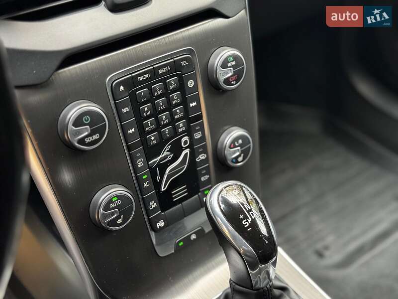Хетчбек Volvo V40 2015 в Києві фото 17 Хетчбек Volvo V40 2015 в Києві