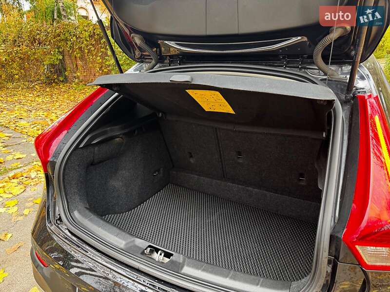 Хетчбек Volvo V40 2015 в Києві фото 28 Хетчбек Volvo V40 2015 в Києві