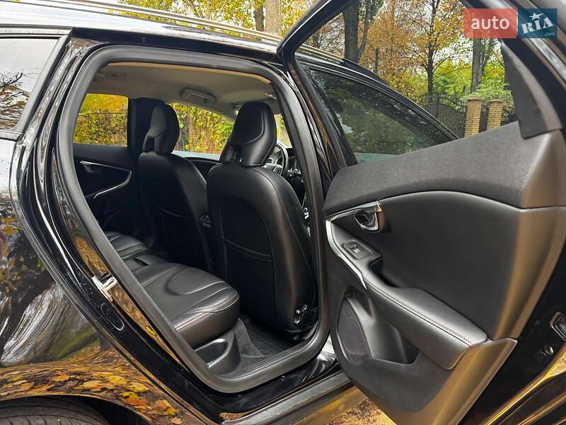 Хетчбек Volvo V40 2015 в Києві фото 32 Хетчбек Volvo V40 2015 в Києві