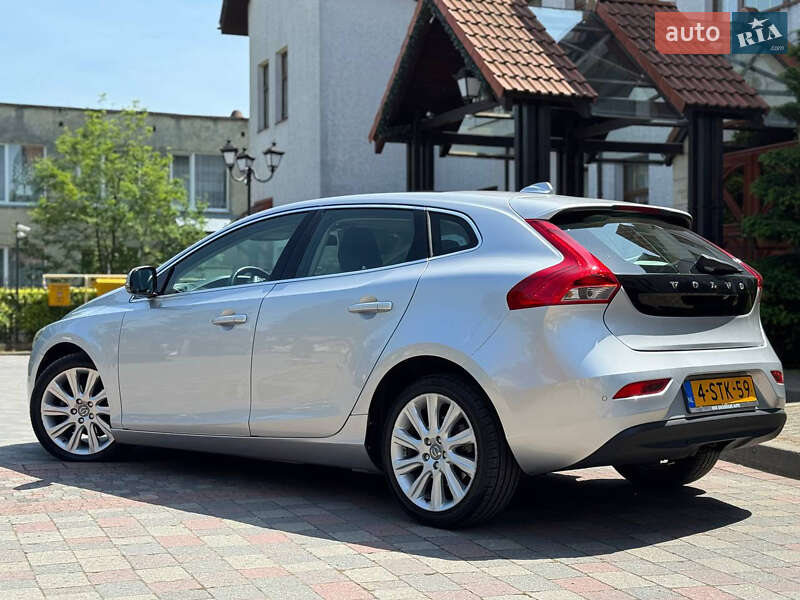 Хэтчбек Volvo V40 2013 в Львове