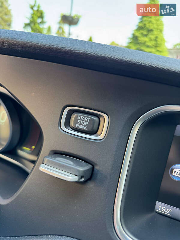 Хэтчбек Volvo V40 2013 в Львове