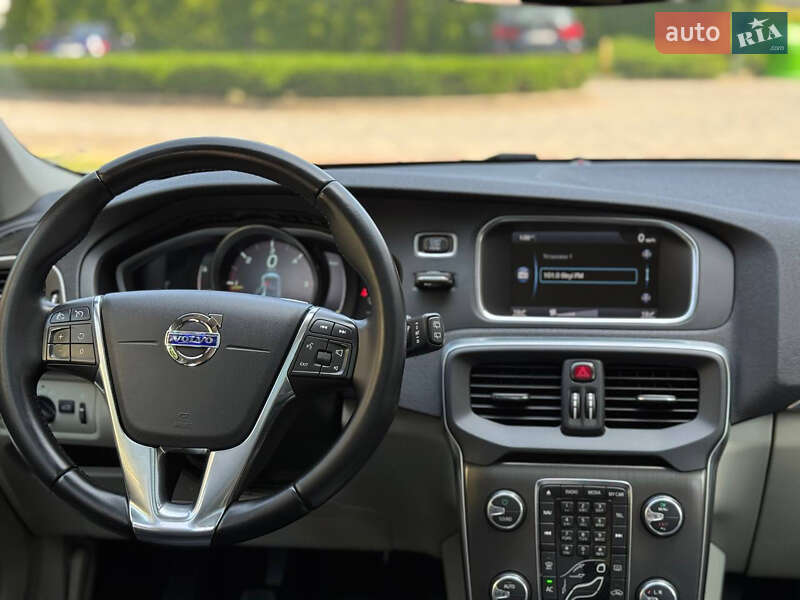 Хэтчбек Volvo V40 2013 в Львове