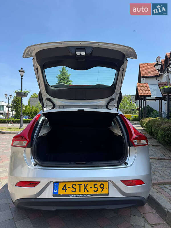 Хэтчбек Volvo V40 2013 в Львове