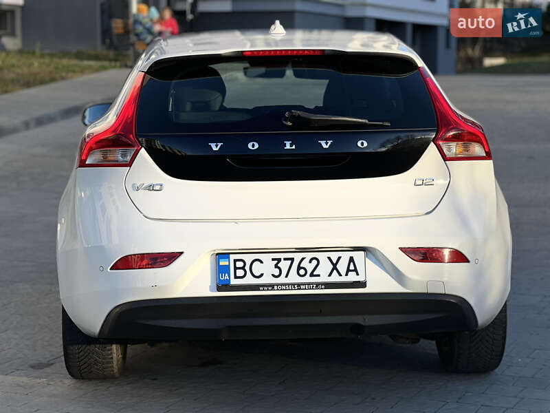 Хетчбек Volvo V40 2017 в Новояворівську фото 9 Хетчбек Volvo V40 2017 в Новояворівську