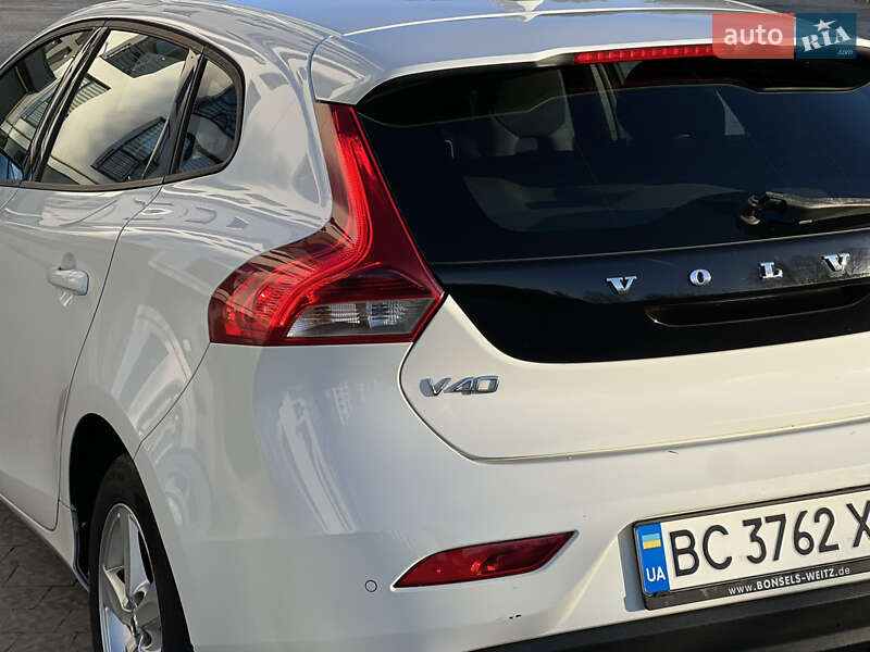Хетчбек Volvo V40 2017 в Новояворівську фото 19 Хетчбек Volvo V40 2017 в Новояворівську