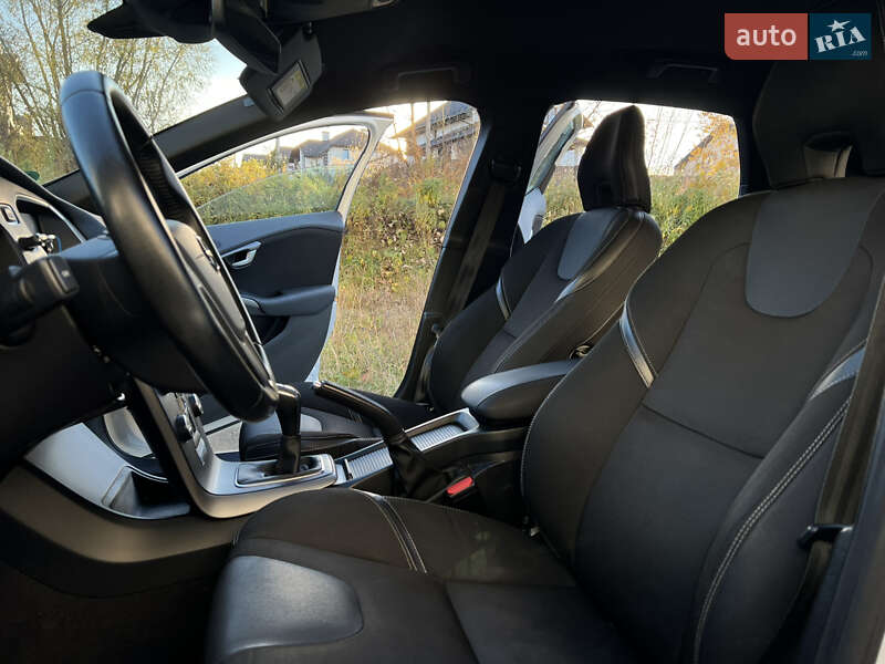 Хетчбек Volvo V40 2017 в Новояворівську фото 25 Хетчбек Volvo V40 2017 в Новояворівську