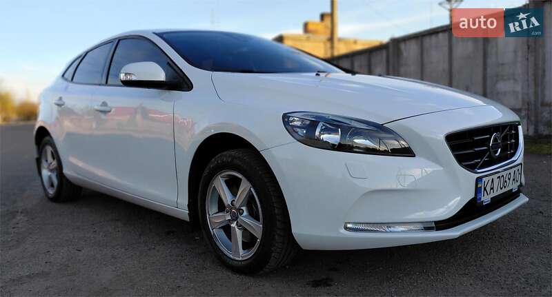 Хэтчбек Volvo V40 2013 в Бердичеве