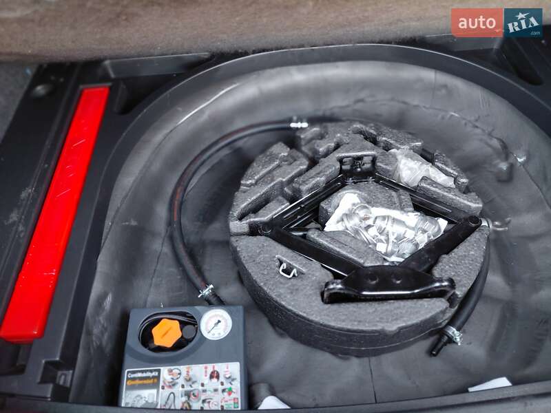 Хэтчбек Volvo V40 2013 в Бердичеве