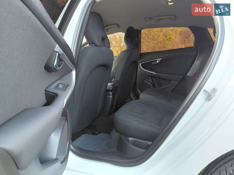 Хэтчбек Volvo V40 2013 в Бердичеве