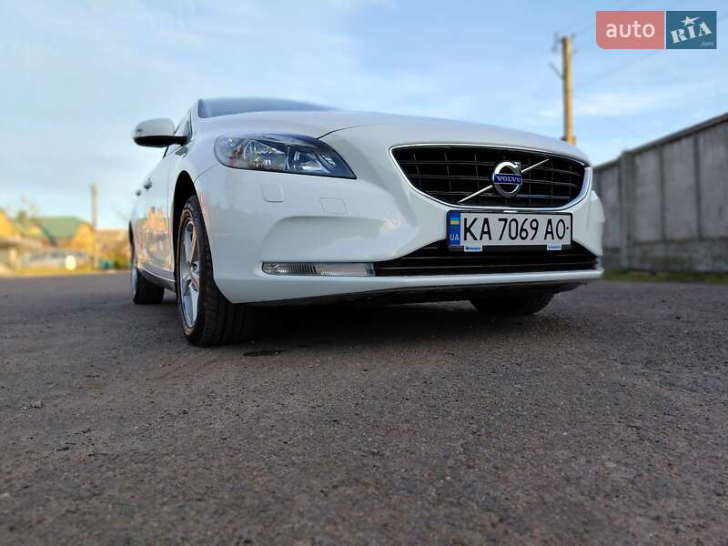 Хэтчбек Volvo V40 2013 в Бердичеве