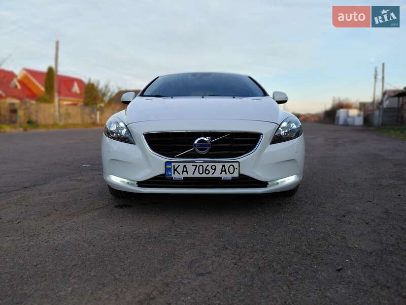Хэтчбек Volvo V40 2013 в Бердичеве