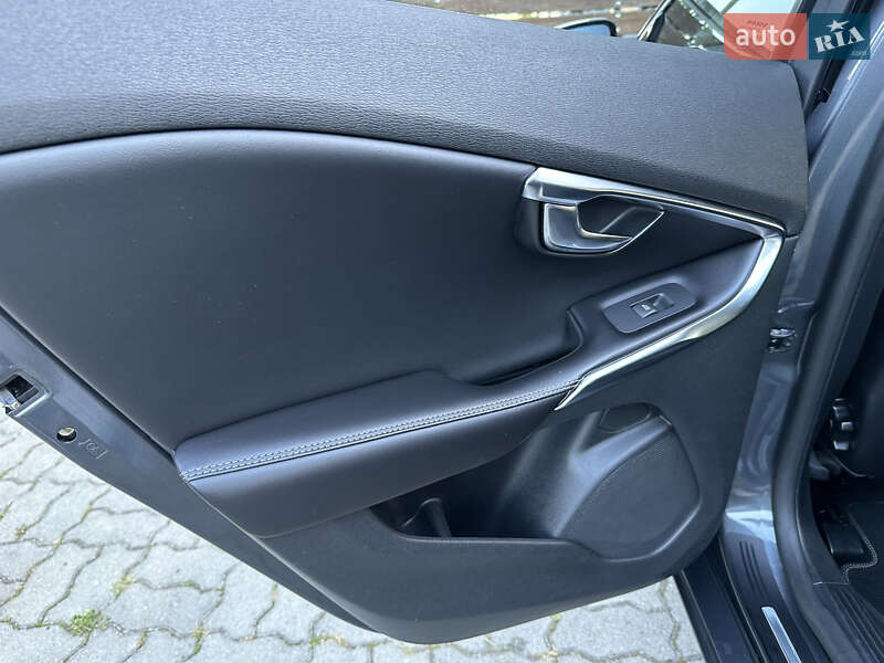 Хетчбек Volvo V40 2014 в Стрию