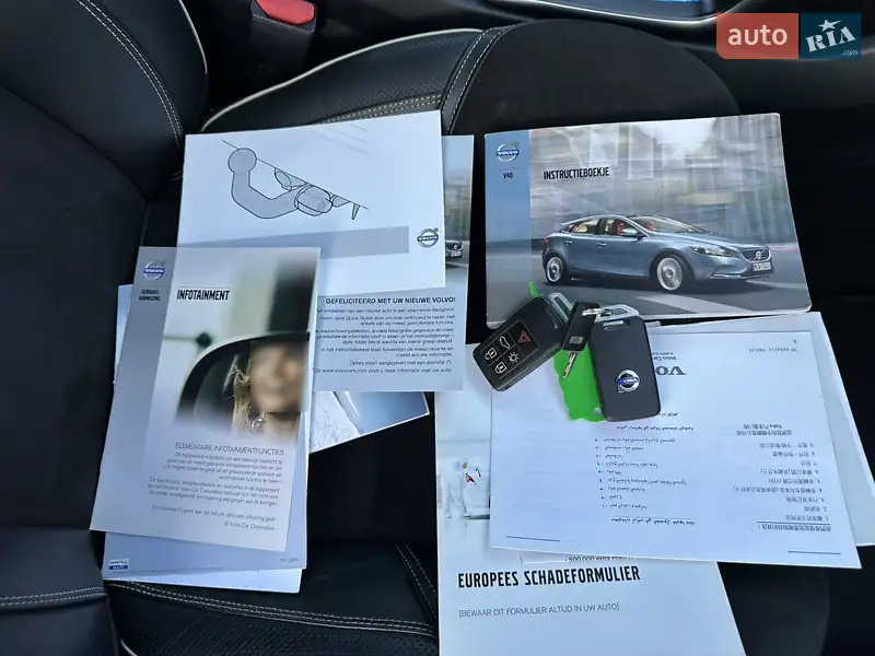 Хетчбек Volvo V40 2014 в Стрию документ