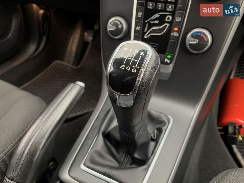 Хэтчбек Volvo V40 2014 в Бердичеве