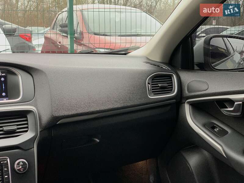 Хэтчбек Volvo V40 2014 в Бердичеве