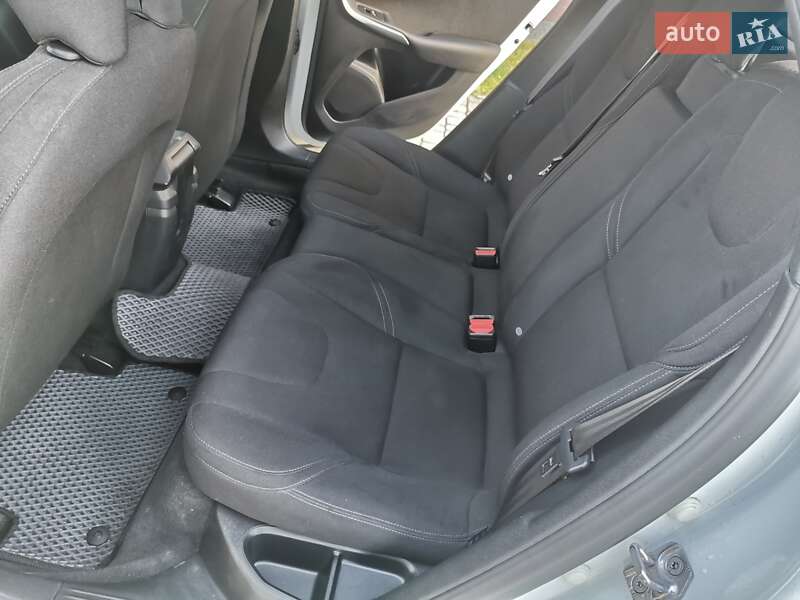 Хетчбек Volvo V40 2016 в Львові фото 6 Хетчбек Volvo V40 2016 в Львові
