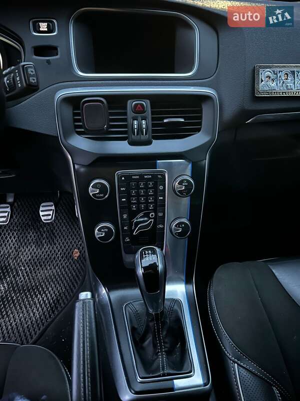 Хэтчбек Volvo V40 2015 в Киеве