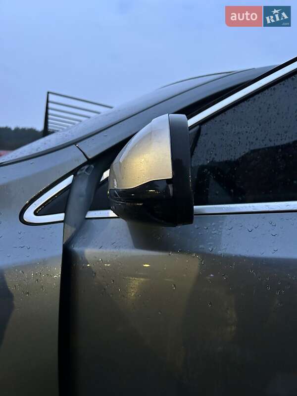 Хэтчбек Volvo V40 2015 в Киеве