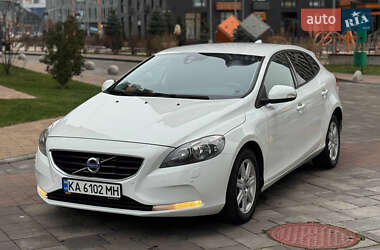 Хэтчбек Volvo V40 2013 в Киеве