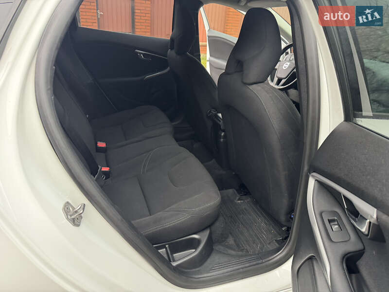 Хэтчбек Volvo V40 2014 в Владимире