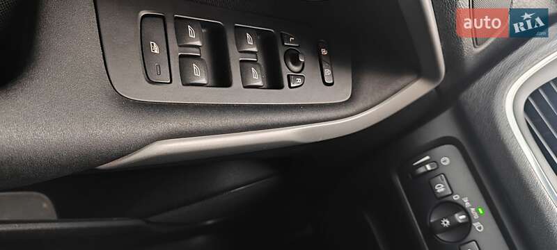 Хэтчбек Volvo V40 2013 в Киеве