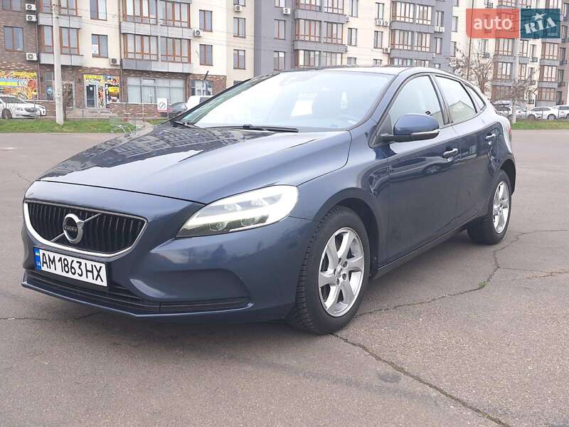 Volvo V40 2018